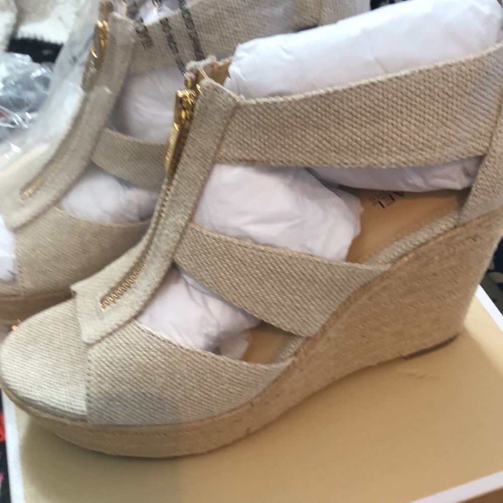 NWT MUCHAEL KORS NUDE CANVAS ESPADRILLE